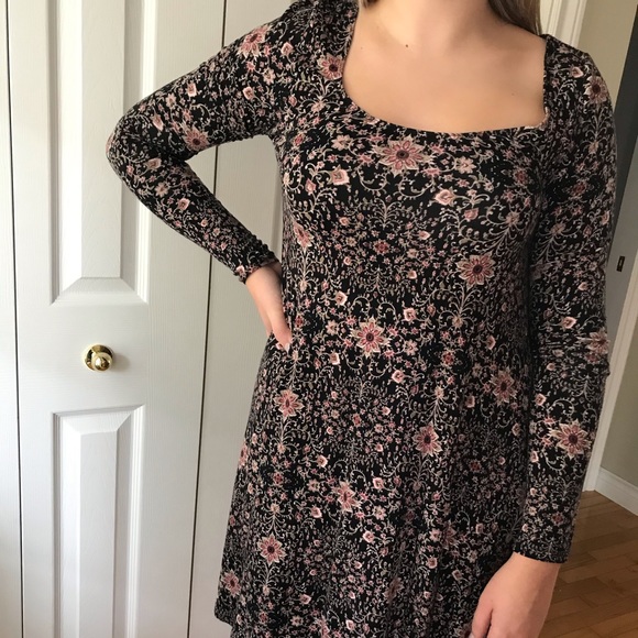 Garage Dress - Picture 2 of 3